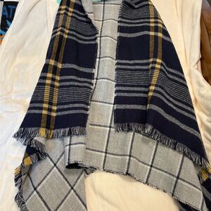 One size fits all EUC Steve Madden Gray and Blue Checkered Wrap